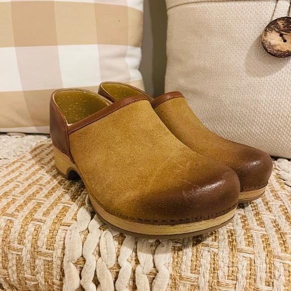 Women’s NWOB Dansko Brenna Slip-On Tan Burnished Suede Clogs Size EU 37 US 6.5-7 - Picture 4 of 13